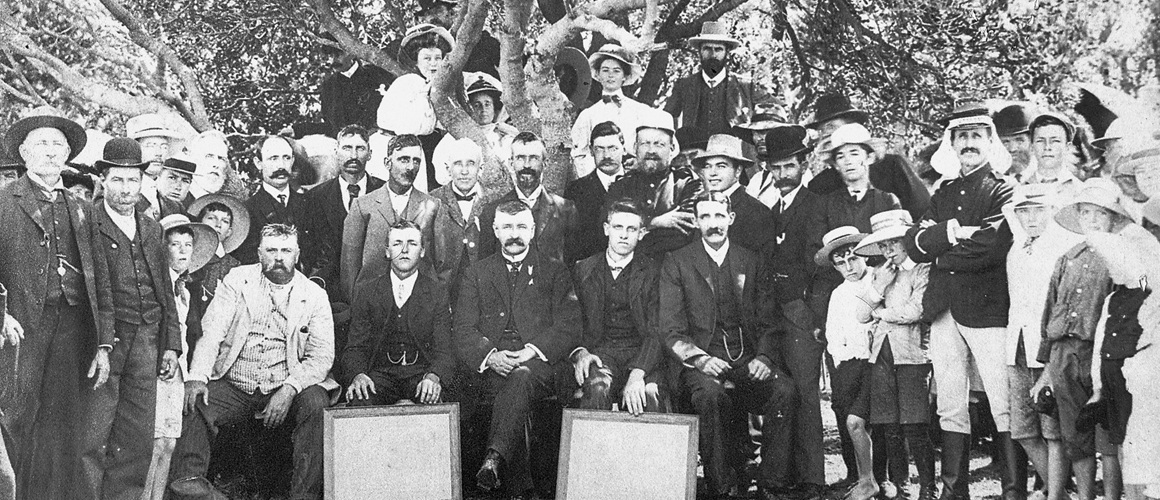 Life saving awarding on Main Beach August 1908